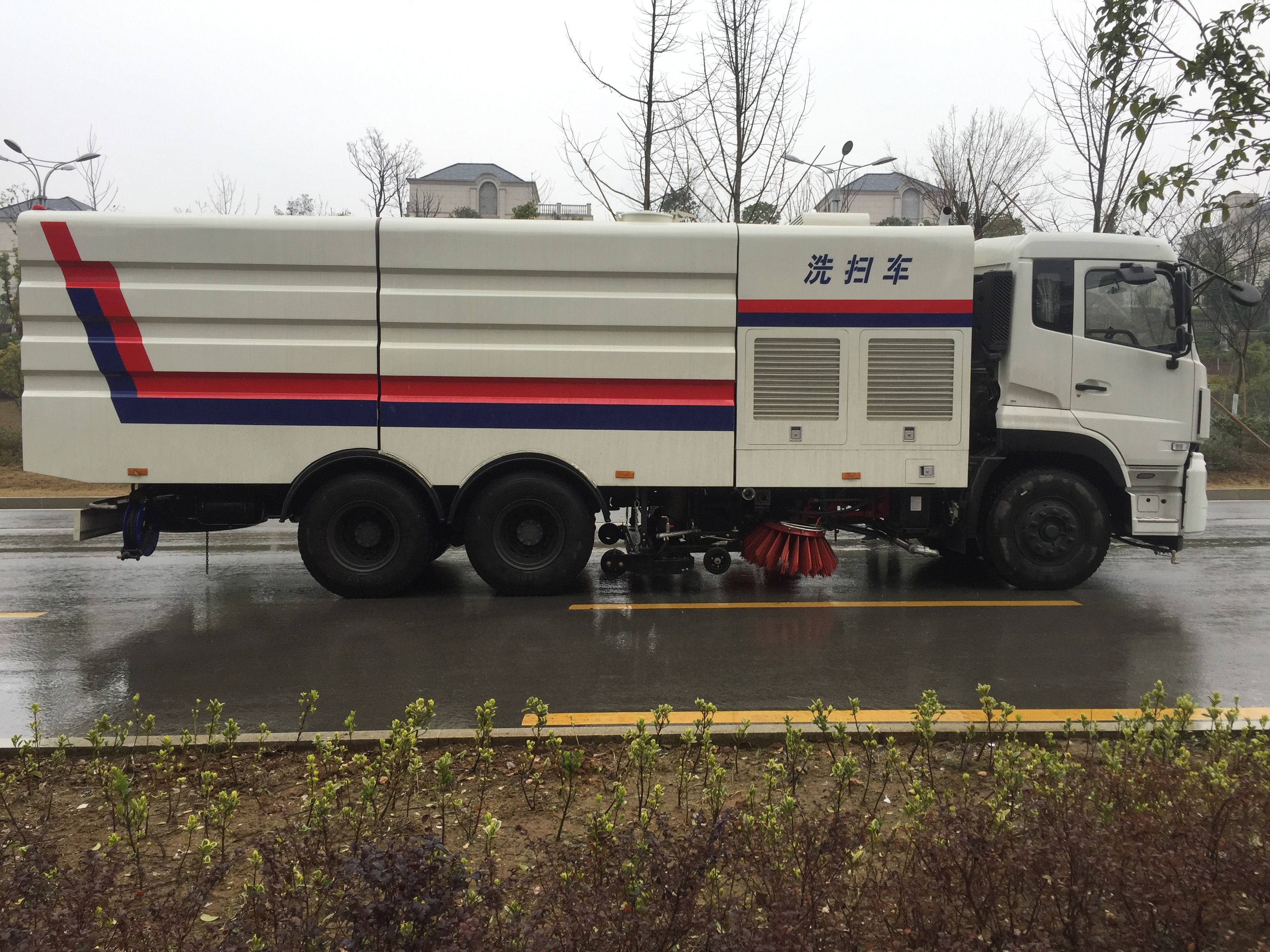 東風(fēng)天龍大型洗掃車(chē)