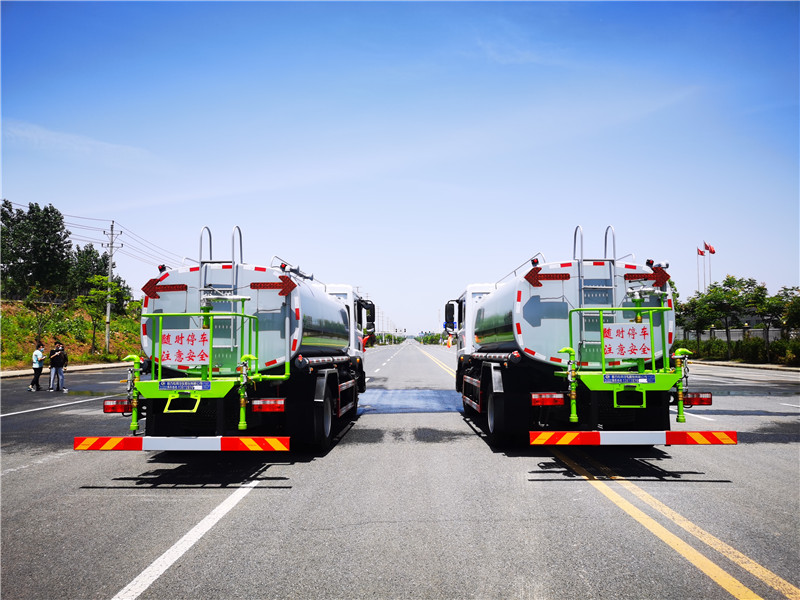 東風(fēng)D9新款10-12噸灑水車(chē)